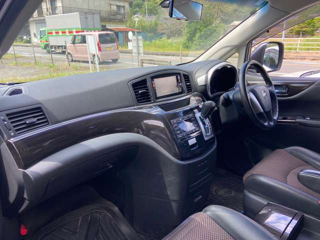 ”SELECTION”では愛車ご購入のお手伝いはもちろん、ご購入後のアフターケアを大切にしているお店です。また、展示場に無い車輌もご相談いただければ迅速にお探し致しますので是非一度ご来店ください。