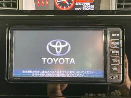 【純正ナビ】人気の純正ナビを装備しております。ナビの使いやすさはもちろん、オーディオ機能も充実！キャンプや旅行はもちろん、通勤や買い物など普段のドライブも楽しくなるはず♪