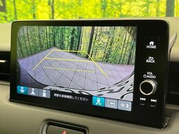 【バックカメラ】駐車時に後方がリアルタイム映像で確認できます。大型商業施設や立体駐車場での駐車時や、夜間のバック時に大活躍！運転スキルに関わらず、今や必須となった装備のひとつです！