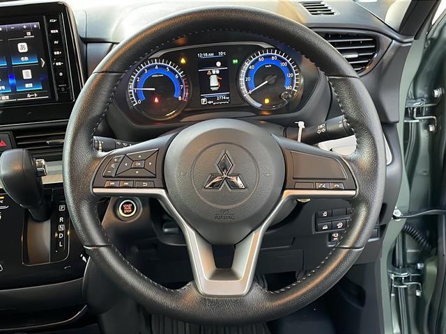 【ステアリング】ステアリングはとても綺麗です。パワーステアリングですので、軽いハンドリングです。