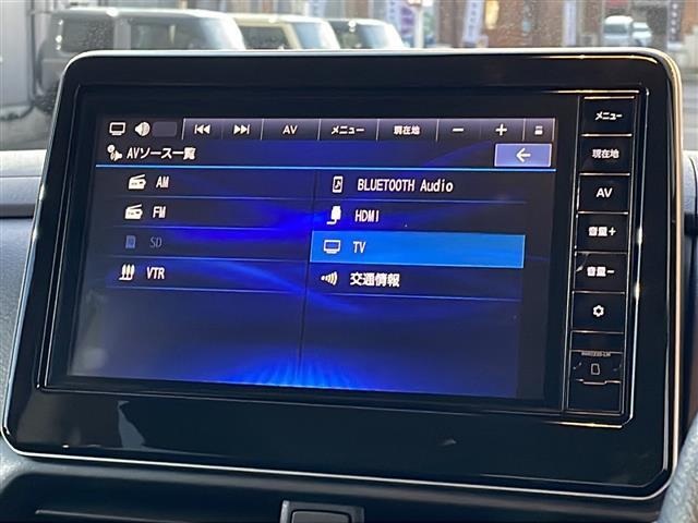 【ナビ】各種オーディオメディアをお楽しみいただけます。自分の現在地を確認できる事と目的地までのルート案内できます。ドライバーはモニター上に映し出された地図で確認することができます。