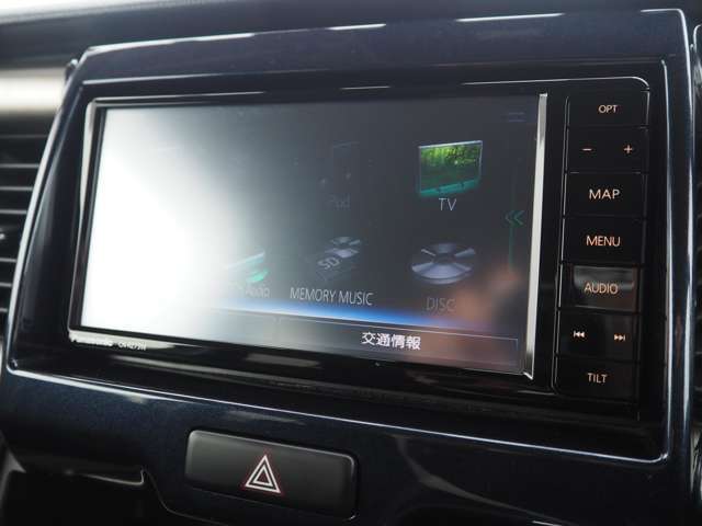 ☆純正SDナビ！CD、DVD、Mサーバー、SD、USB、BT接続、地デジの視聴も可能です♪