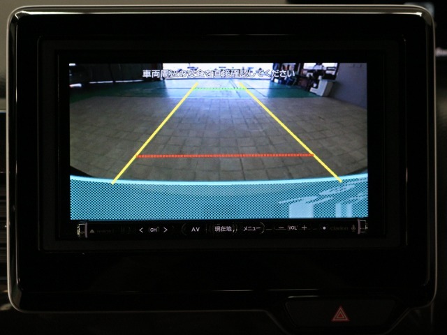 【バックカメラ】駐車時に後方がリアルタイム映像で確認できます。大型商業施設や立体駐車場での駐車時や、夜間のバック時に大活躍！運転スキルに関わらず、今や必須となった装備のひとつです！