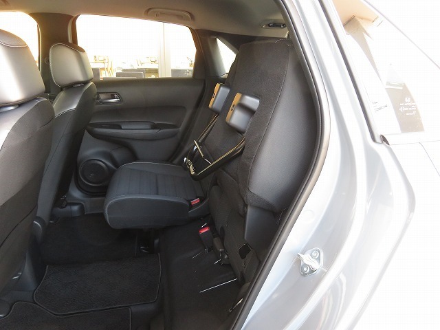 チップアップ＆ダイブダウン機構付きリアシート♪リア席の座面を跳ね上げると横にしたくない荷物を積み込める荷室には早変わり♪♪多彩な収納アレンジが可能です♪♪