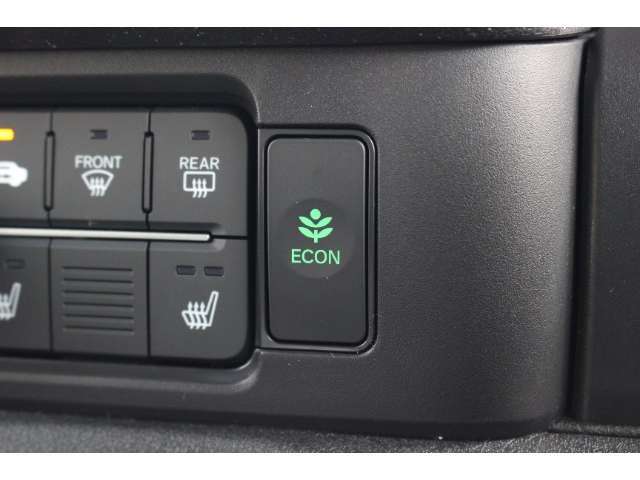 エコな運転を支援するECONスイッチ。