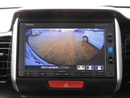 ◆バックカメラ◆リバースにするだけで映ります、後方の安全確認や、狭い駐車場での車庫入れ、雨の日や夜間など視界の悪い時に便利です！安全にバックする為には欠かせない装備です。