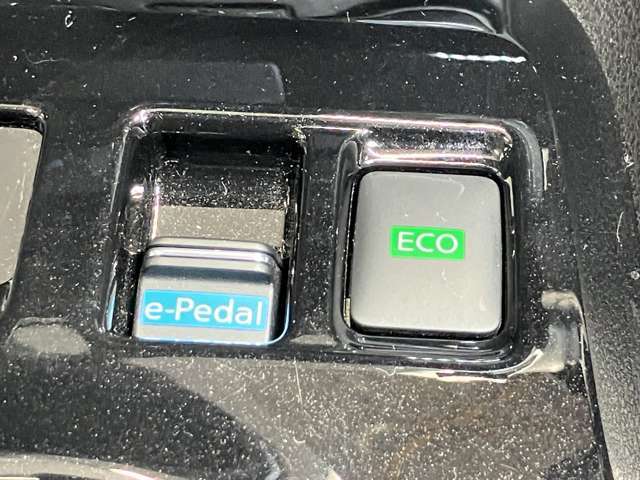 【e-Pedal】アクセルペダルだけで加速、減速、停止までができるので足の踏み変えなく運転できます