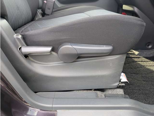 運転席画上下するシートリフター付記です。TEL0291-36-6922