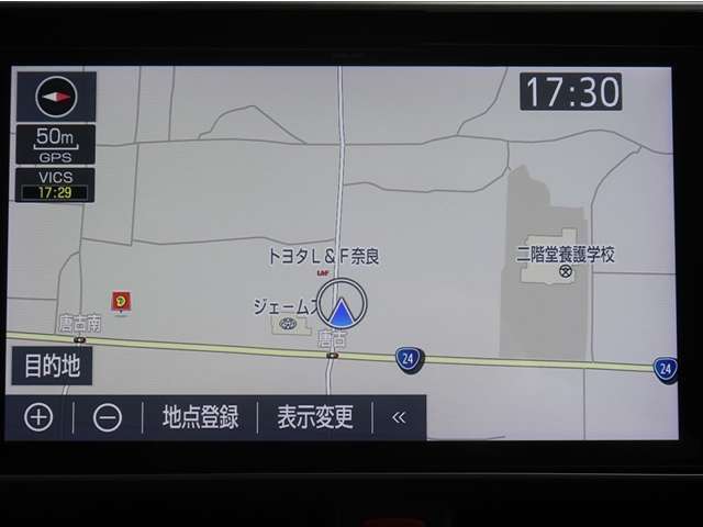 ナビゲーションを装備。タッチパネル式で使いやすく、お出かけもラクラクです。
