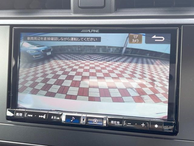 【バックカメラ】駐車時に後方がリアルタイム映像で確認できます。大型商業施設や立体駐車場での駐車時や、夜間のバック時に大活躍！運転スキルに関わらず、今や必須となった装備のひとつです！
