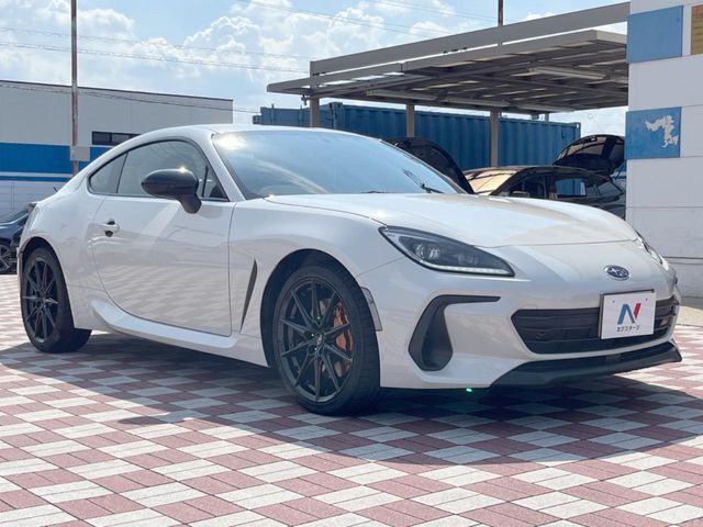大好評のボディコーティング「弾スプラッシュコート」もご納車までに施工可能。通常のガラスコートと異なる、耐久年数6年の無機質ガラスコーティングが、ボディをキレイな状態に保ってくれます。