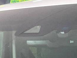 【トヨタセーフティセンス】走行中に前方の車両等を認識し、衝突しそうな時は警報とブレーキで衝突回避と被害軽減をアシスト。より安全にドライブをお楽しみいただけます。