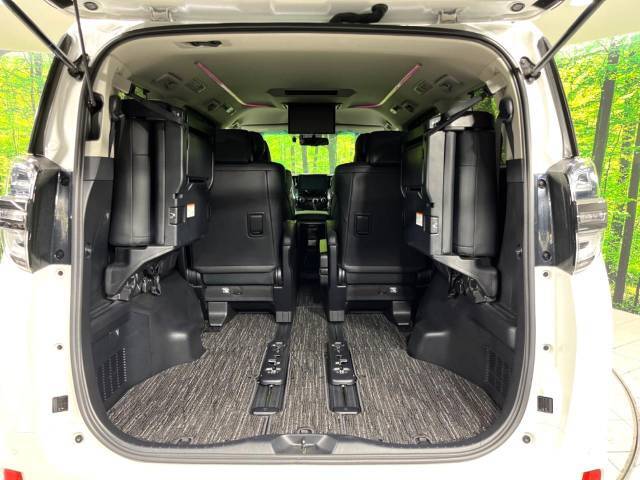 普段のお買い物や通勤、送迎等に十分な荷室スペースを確保しております。セカンドシートを倒すと、大きな荷物の積載も可能です♪