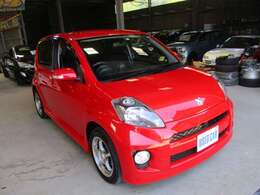 私はこの店のオーナーで変わった爺さんです。孫が4人居るのに　まだ、働かなきゃいけない恵まれない爺さんですが　私はこの仕事が大好きなんです。だから隠居するつもりもございません。一風変わった車を