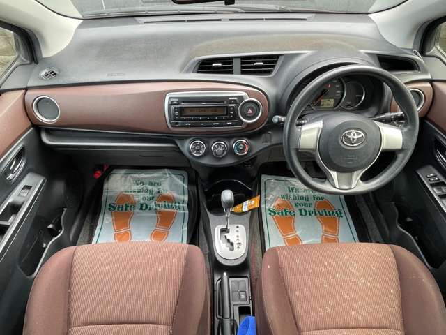 【茶色を基調とした内装です】