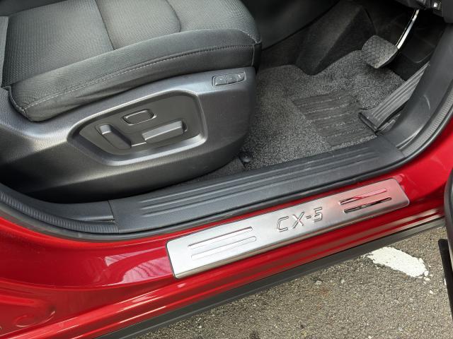 電動パワーシートでどなたが乗っても、最適なシートポジションで運転可能です。シートメモリー機能でワンタッチで操作可能です。