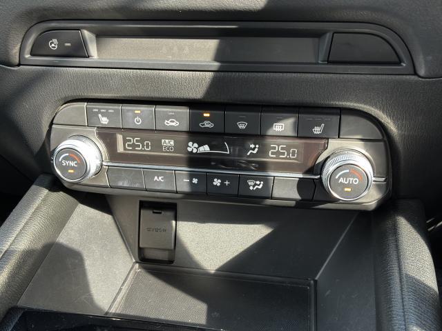 運転席、助手席のシートヒーターが装備されておりこれからの時期に大活躍間違いなし！