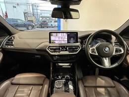 コックピット。車内もキレイで嫌な臭いもありません！ご納車後の臭いが付きにくくなる「空気触媒コーティング」もあります。