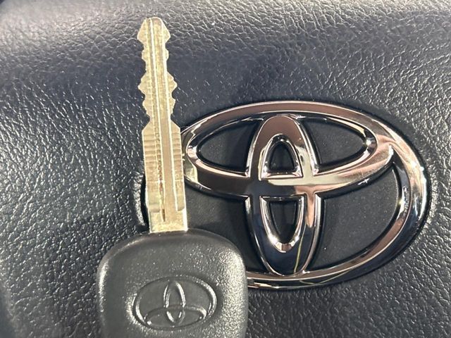 【キーレス】少し離れた場所からでもボタン一つでドアの開錠・施錠ができるのでとっても便利！ドアの鍵穴周りに傷をつけることもありません♪