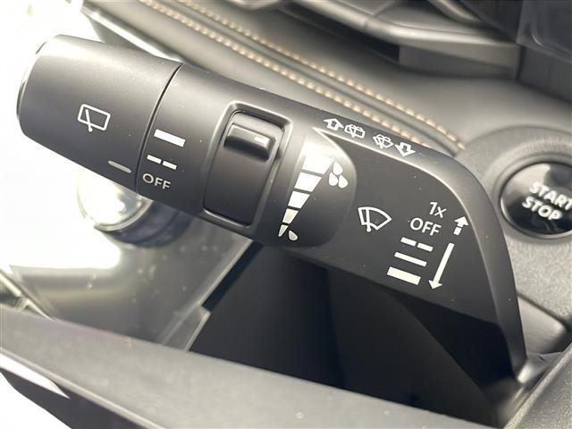 【運転席操作部】快適なドライブを楽しむための機能が装備されています！運転席から触れるので、使いやすいです！除菌プランいれていただくと、さらに清潔で安心していただけます！