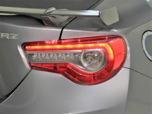 この字デザインがカッコいい！LEDテールランプ！