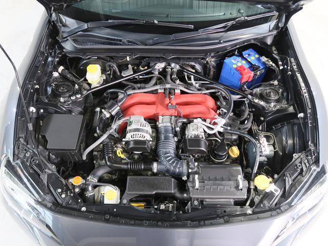 トヨタの直噴システム(D-4S)とスバルの可変バルブタイミングシステム(AVCS)を備えた、水平対向4気筒DOHC 16バルブ(FA20D型)エンジン！