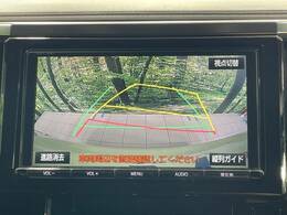 【バックカメラ】駐車時に後方がリアルタイム映像で確認できます。大型商業施設や立体駐車場での駐車時や、夜間のバック時に大活躍！運転スキルに関わらず、今や必須となった装備のひとつです！