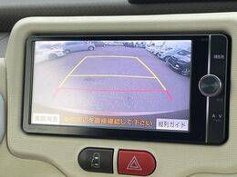 【バックカメラ】駐車時に後方がリアルタイム映像で確認できます。大型商業施設や立体駐車場での駐車時や、夜間のバック時に大活躍！運転スキルに関わらず、今や必須となった装備のひとつです！