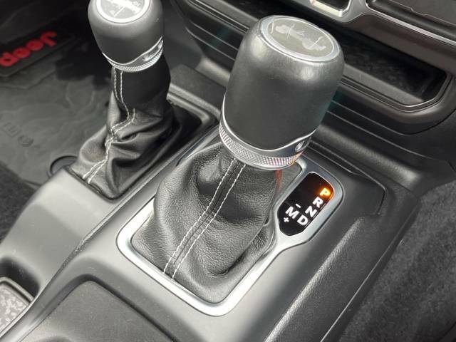 ●MTモード付きAT：通常は自動でおこなわれる変速（ギアチェンジ）をドライバーの操作によって意図的に変えられるシステムです。より一層普段のドライブをお楽しみいただけます！