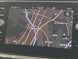 【純正ナビ】一体感のあるナビは、高級感ある車内を演出してくれます。Bluetooth再生などオーディオ機能も充実しておりますので、運転もより楽しめます♪