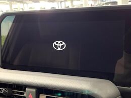 【12.3インチディスプレイオーディオ】スマートフォンと連携が可能な大画面ディスプレイオーディオです。スマートフォンのナビ機能を使用したり、Bluetooth接続で音楽もお楽しみいただけます！