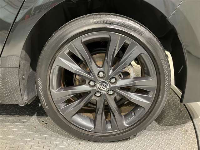 純正アルミホイール装着☆タイヤサイズ215/45R17