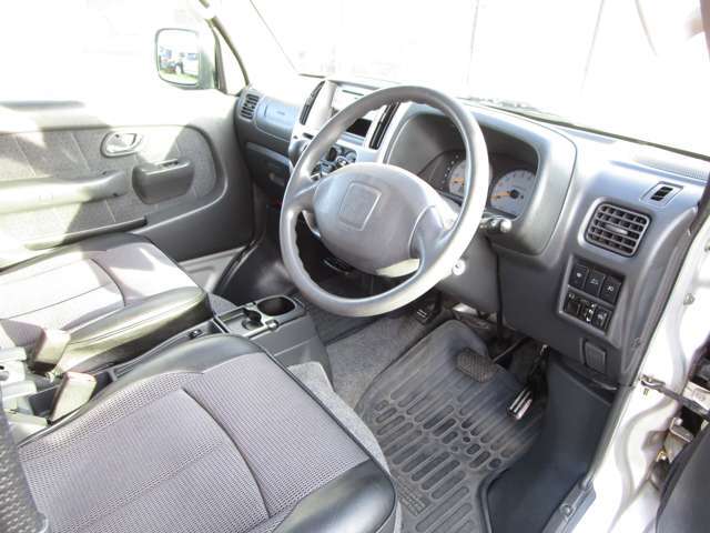 ダイハツ・スズキの協力店なので新車も販売致します。自動車保険はもちろん、火災保険、傷害保険もおまかせ下さい！