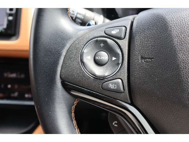 ステアリングスイッチ付きなので、運転中も安全に手元でオーディオの操作ができます！