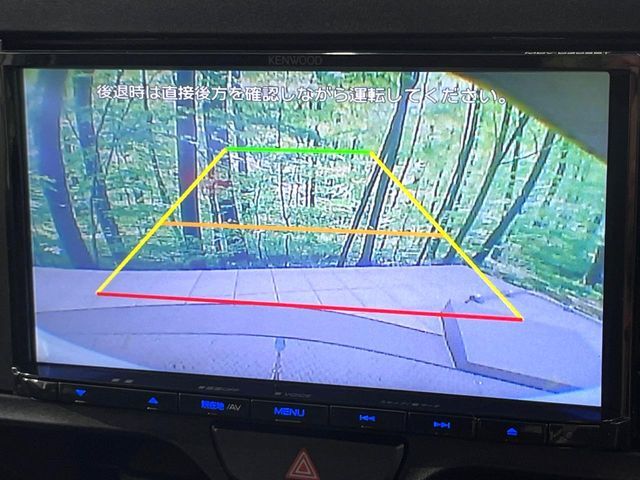 【バックカメラ】駐車時に後方がリアルタイム映像で確認できます。大型商業施設や立体駐車場での駐車時や、夜間のバック時に大活躍！運転スキルに関わらず、今や必須となった装備のひとつです！