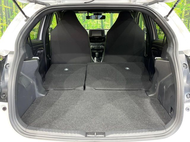 普段のお買い物や通勤、送迎等に十分な荷室スペースを確保しております。セカンドシートを倒すと、大きな荷物の積載も可能です♪