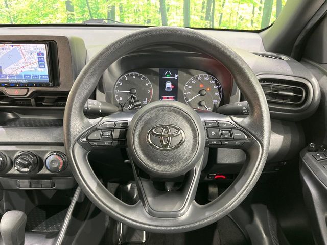 インテリアに合わせたデザインのステアリングは、運転される方のことも考え、運転しやすい形状、大きさです。是非一度、実際に触ってお確かめください。