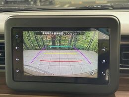 【バックカメラ】駐車時に後方がリアルタイム映像で確認できます。大型商業施設や立体駐車場での駐車時や、夜間のバック時に大活躍！運転スキルに関わらず、今や必須となった装備のひとつです！