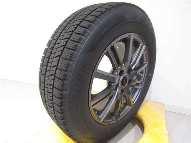 R3年式冬タイヤ205/65R16ブリヂストン製です。