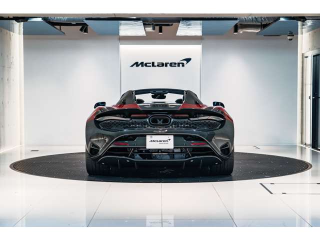 750Sより新オプションのリアバンパーアッパー＆ロアーカーボンファイバー