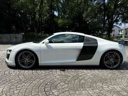 ローダウンしてあります。流線形のフォルムがかっこいいです。営業時間は10-17時になります。営業時間外のお電話は翌日10-11時に折り返しさせていただきます。