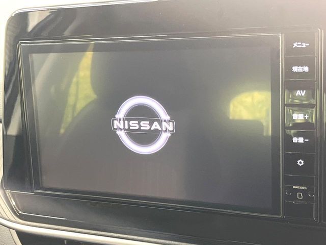 【大画面ナビ】人気の大型9インチナビを装備。存在感のある大画面はインパクト大！ナビ利用時のマップ表示は見やすく、テレビやDVDは臨場感がアップ！いつものドライブがグッと楽しくなります♪