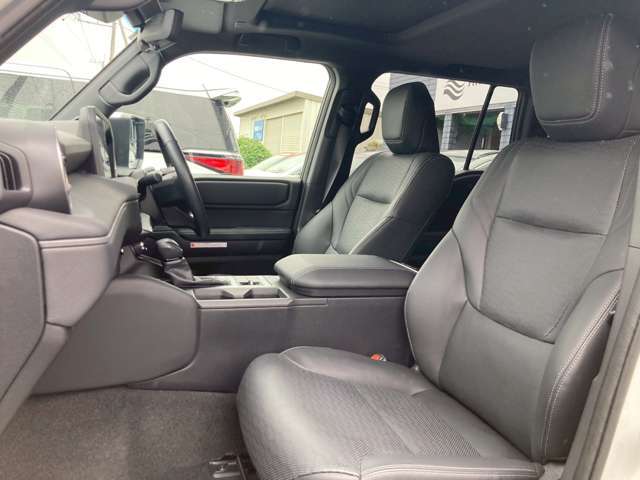 ディスプレイオーディオプラス！JBLプレミアムサウンド！丸目1眼LEDヘッドライト付きのランクル250入庫致しました！サンルーフ！レザーシートも付いてます♪自信の安心価格設定になっておりますので是非！