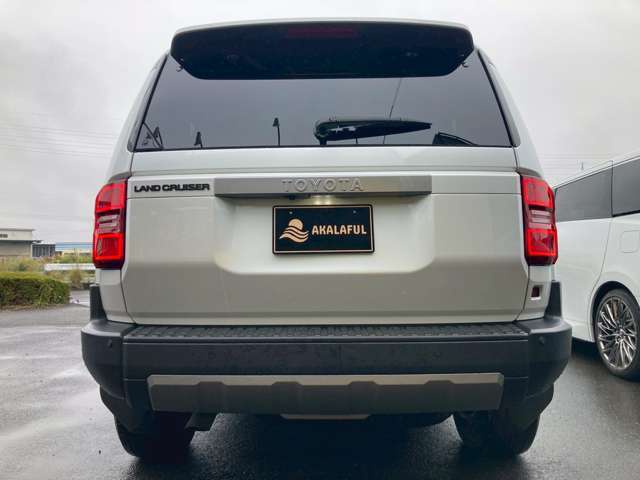 ディスプレイオーディオプラス！JBLプレミアムサウンド！丸目1眼LEDヘッドライト付きのランクル250入庫致しました！サンルーフ！レザーシートも付いてます♪自信の安心価格設定になっておりますので是非！