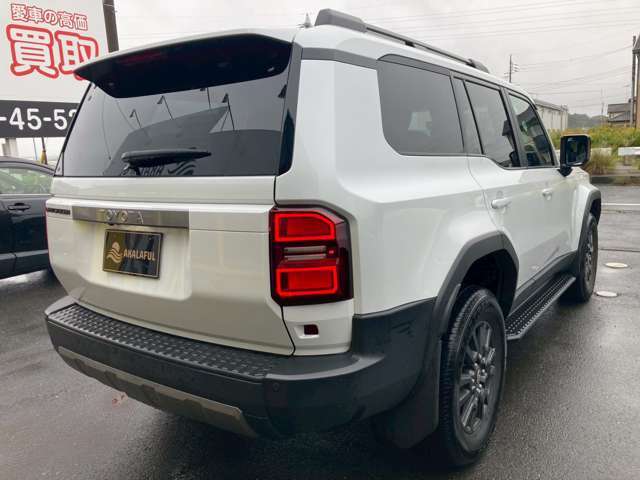 ディスプレイオーディオプラス！JBLプレミアムサウンド！丸目1眼LEDヘッドライト付きのランクル250入庫致しました！サンルーフ！レザーシートも付いてます♪自信の安心価格設定になっておりますので是非！