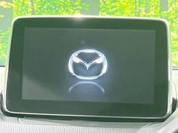 【メーカー純正ナビ】インテリアに溶け込むスタイリッシュな「専用設計」メーカーナビを装備♪視認性や操作性など基本性能にも優れ、より上質なカーライフをお楽しみいただけます。