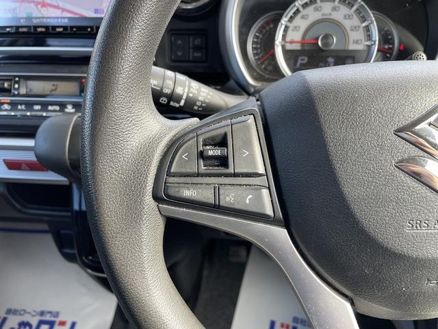 ステアリングスイッチを使うことで、「運転中電話に触れずに電話に出る」「カーオーディオを切り替える」「音量調節をする」といったハンズフリー操作を行うことができる。