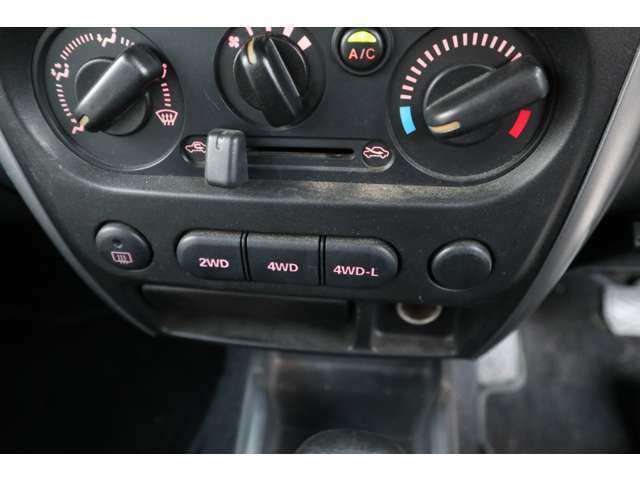 多彩なプランは当社だけ！●プロ施工スモークフィルムプラン1カ所1.5万円●新品バックソナー（ピピピ音で後方障害物をお知らせ）2.5万円●タイヤパンク修理1本3000円●税金をお安く！構造変更は1万円♪