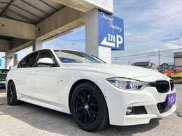 F30型、低走行＆人気色のまばゆいアルピンホワイト　320i Mスポーツ！！★ご購入後のメンテナンスも元BMW正規ディーラーメカニック多数在籍の「つたえファクトリーに」お任せ下さい！！　http://tsutae-factory.com