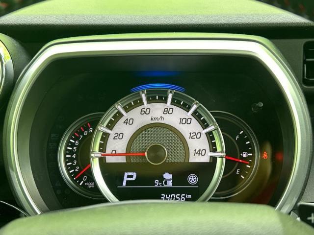 WECARSの展示場では実際に見て、触ってお車をお選びいただけます！知識の豊富な営業スタッフが様々なカーライフをご提案いたします！